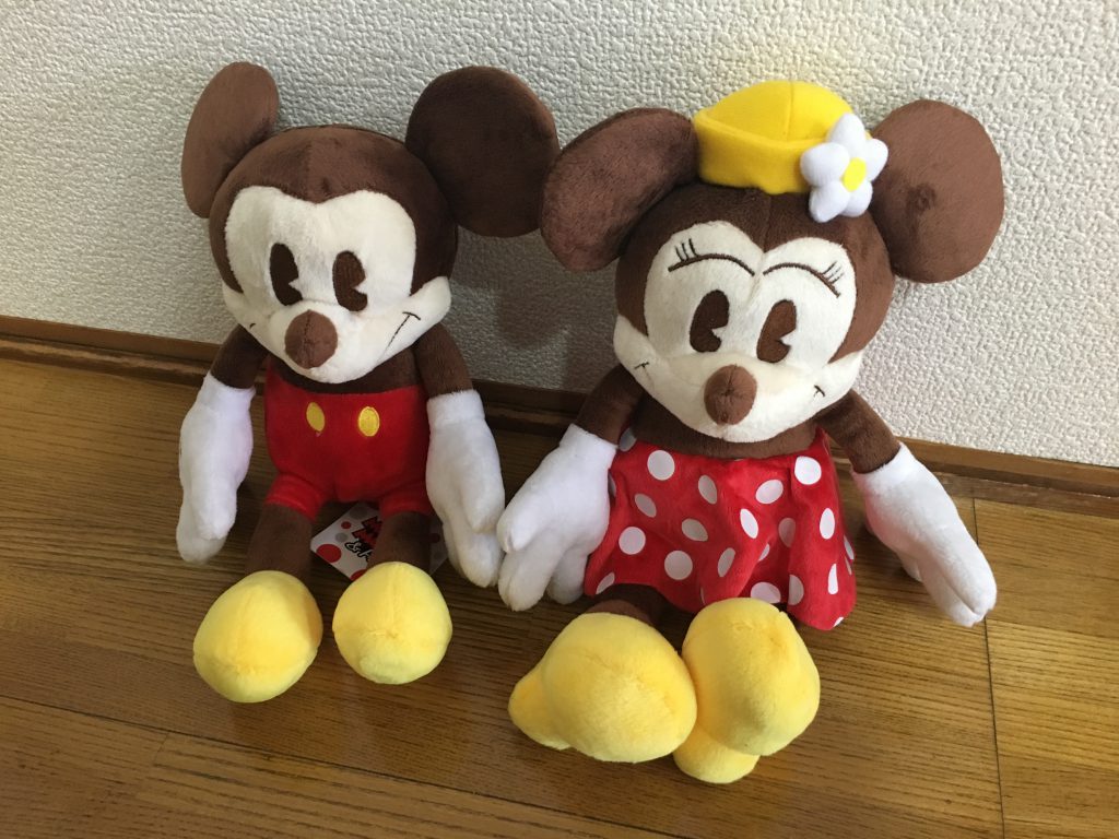 ミッキーとミニーのぬいぐるみ